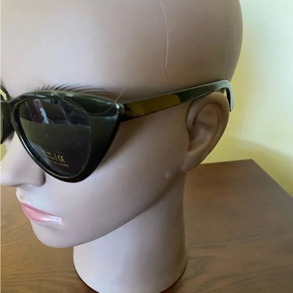 NEW WOMENS BLACK CATEYE SUNGLASSES - Picture 2 of 2